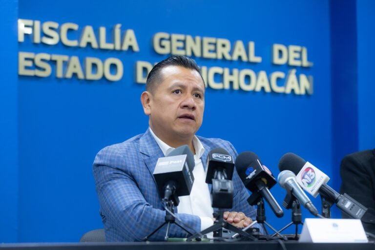 Carlos Torres Piña abre nueva etapa en su trayectoria de servicio público; presenta renuncia a la FGE