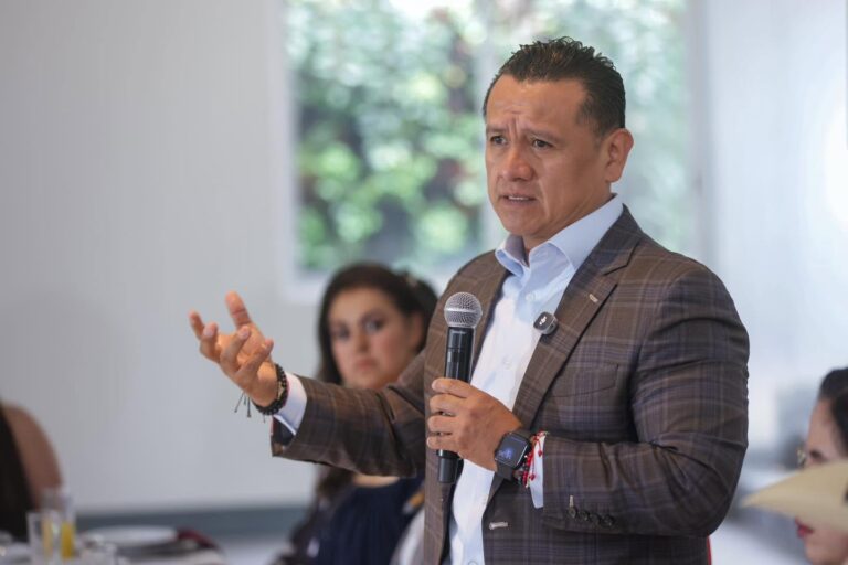 PT mantiene indefinido su voto; Torres Piña cabildeará ampliación de licencia